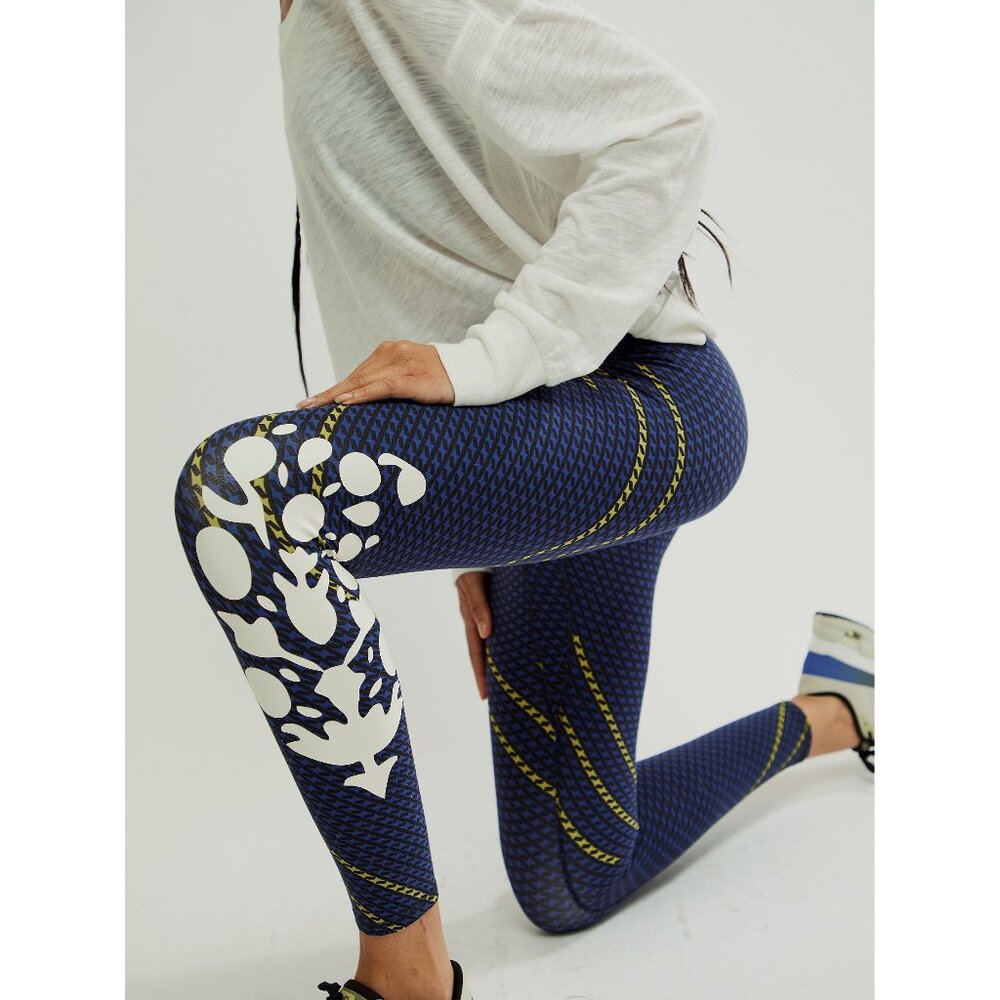 🎉LAST CHANCE🎉 FP MOVEMENT Never Better Logo Leggings / Black Combo - Picture 2 of 9